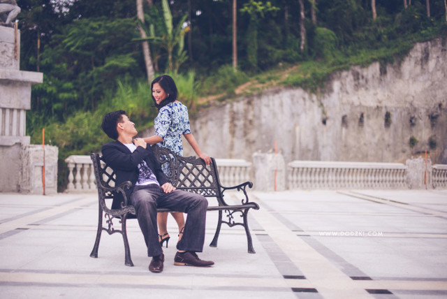 E-session of Joel and Abigail at Temple of Lea Holding Hands